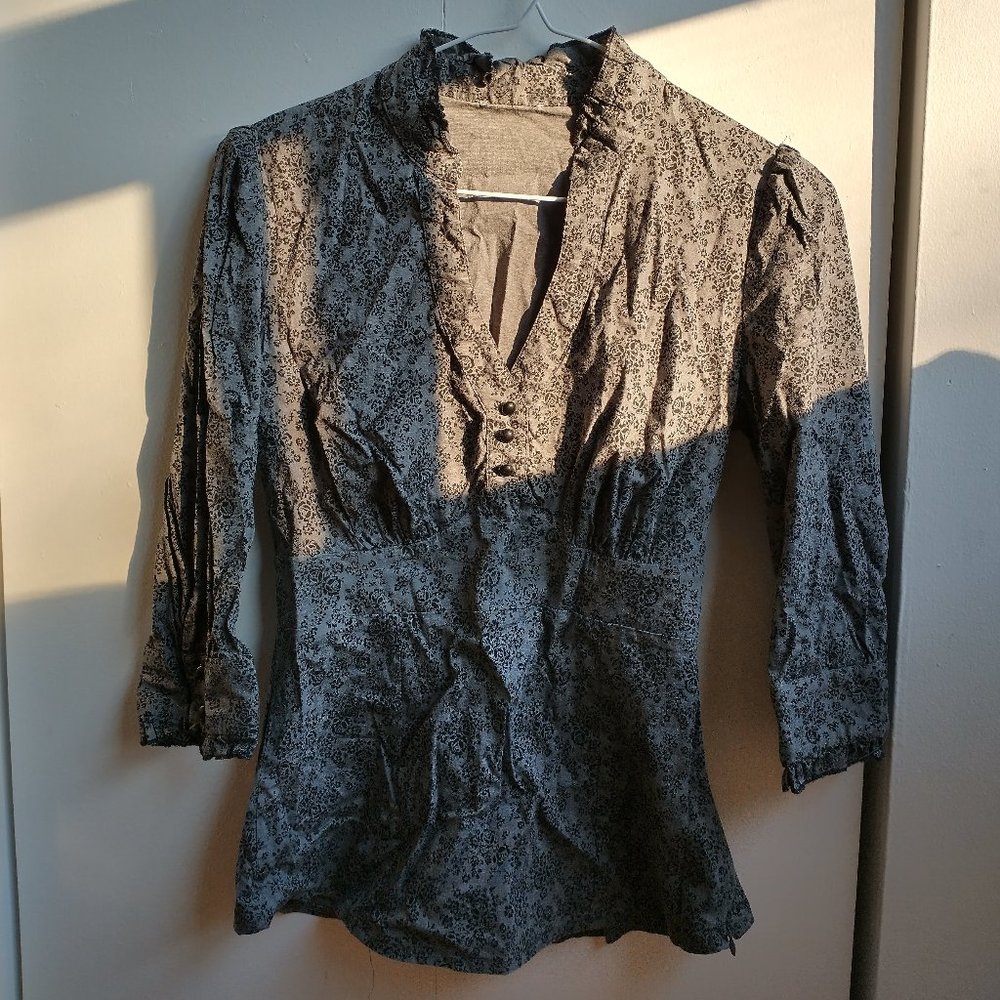 fitted vintage top with flower pattern